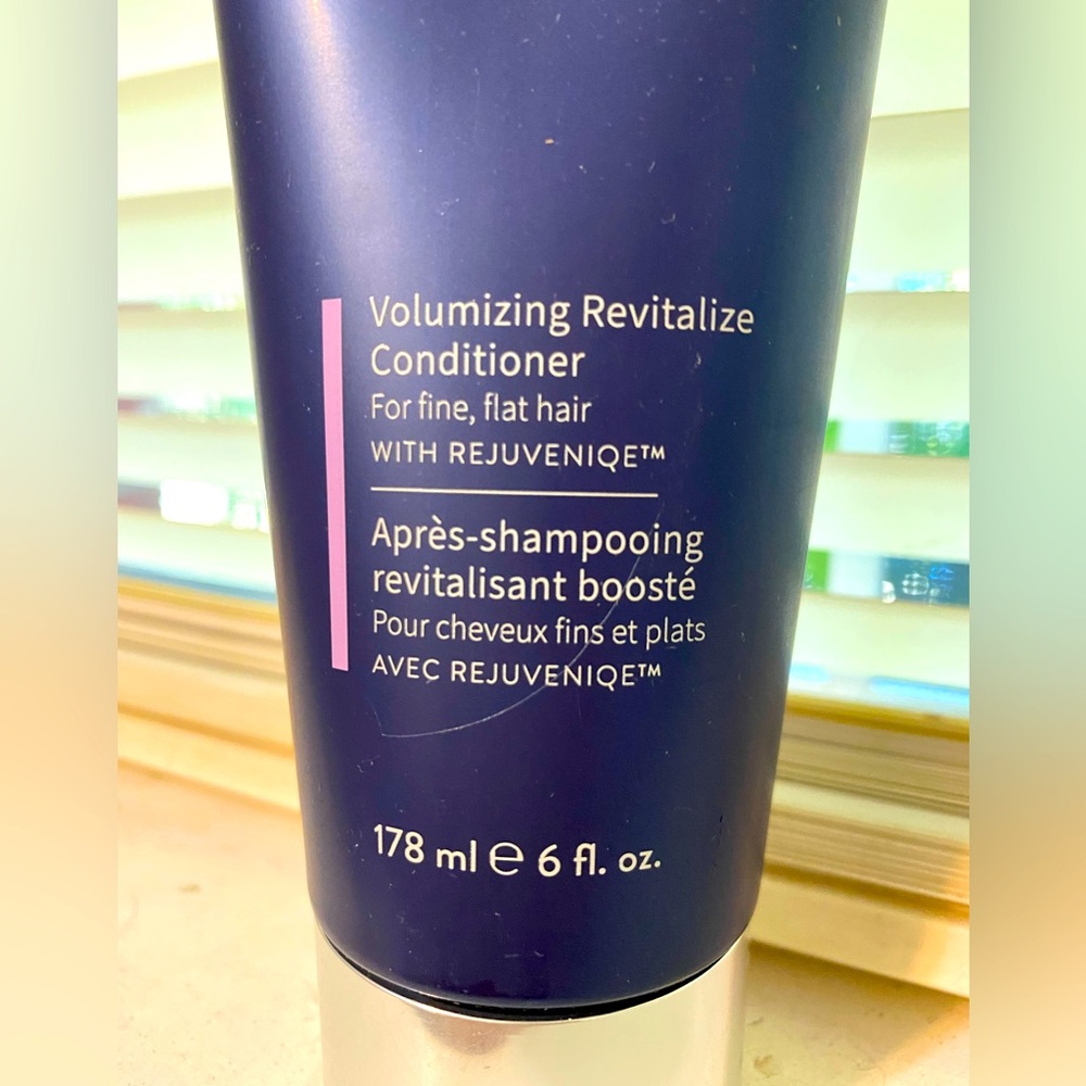 Monat Volumizing Revitalize Conditioner - Full size, sealed pkg